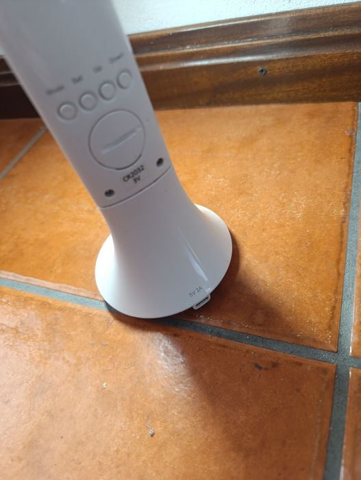 Lâmpada led de secretária com relógio