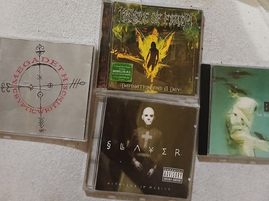 Vendo CDS E DVDS