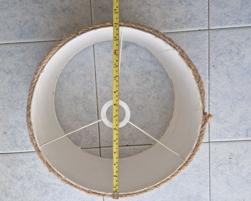 Abajur para candeeiro cor branco e juta