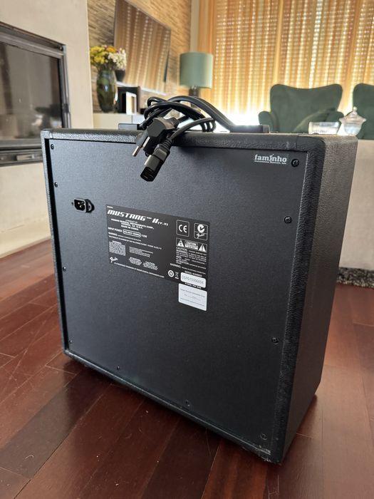 Amplificador Fender Mustang ll (40W)