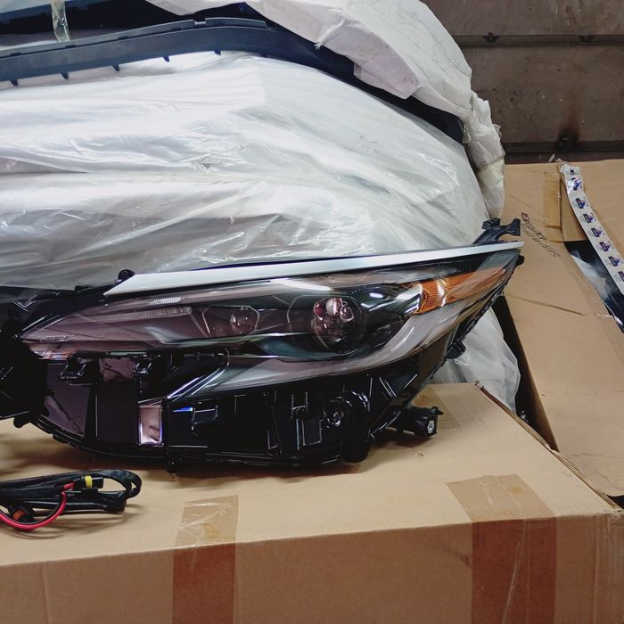 Toyota Sienna 21+ фара сиенна фары