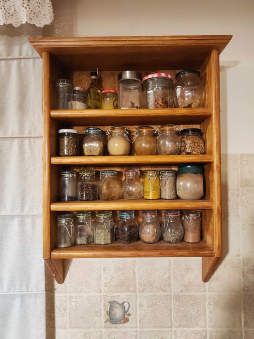 Półka wisząca do kuchni drewniana