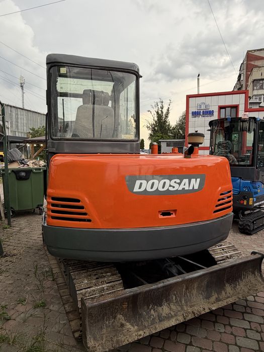 Екскаватор Doosan 55 V