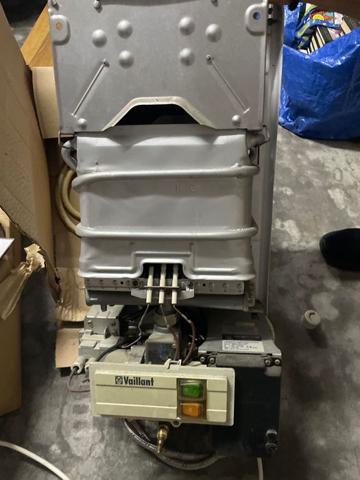 Esquentador Vaillant a gás de botija com isqueiro elétrico