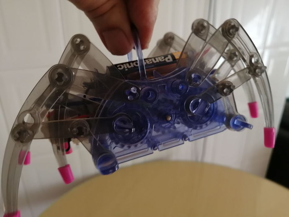 brinquedo aranha mecânica autopropulsionada