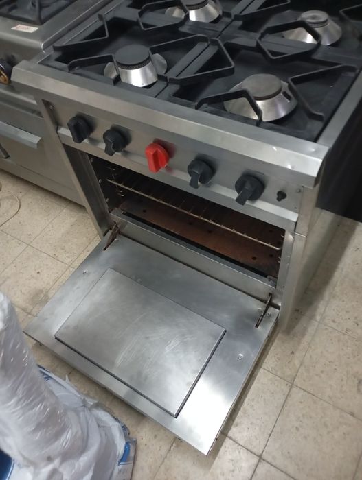 Fogão industrial com forno