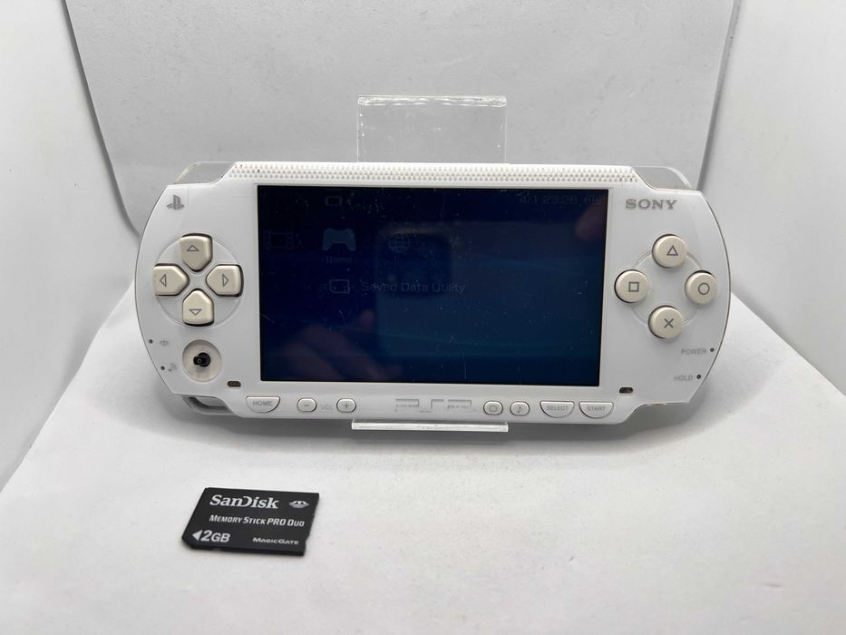 Sony PSP-1003 biała + karta SanDisk 2 GB – sprawna