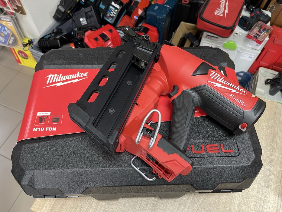 Milwaukee M18 FDN / нейлер Мілвокі для цвяхів до 92мм