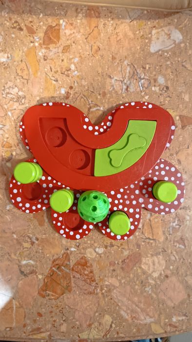 Интерактивная игра кормушка для собак кошек