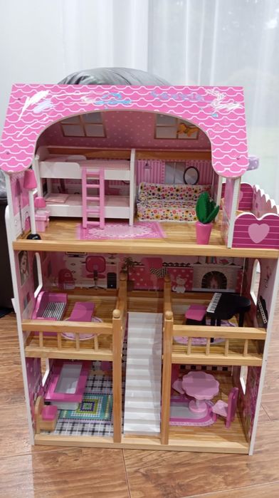 Domek dla lalek z wyposażeniem  duży 90cm wysokość