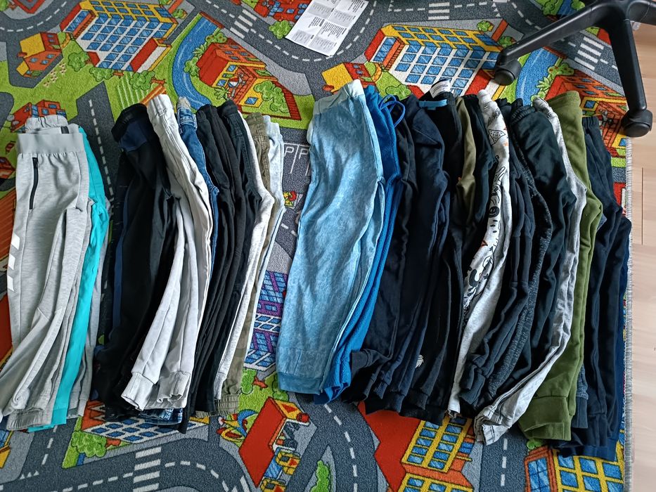 Spodnie dresowe 122,128 rurki joggersy jeans
