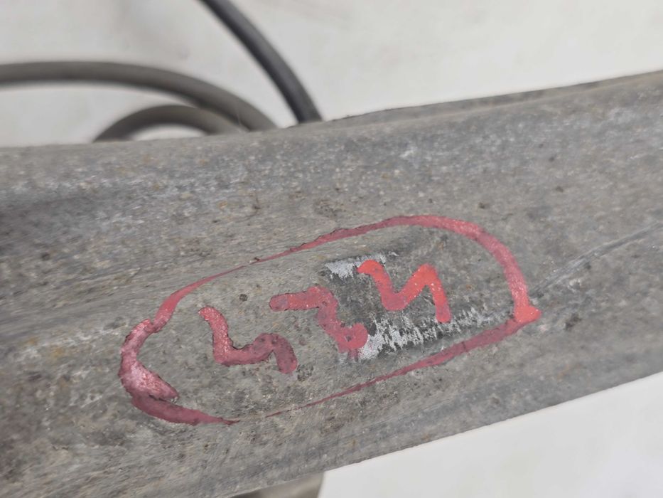 AUDI A4 B8 A5 8T PRZED LIFT 07-11 Zwrotnica lewa przód przednia 8K0407257G