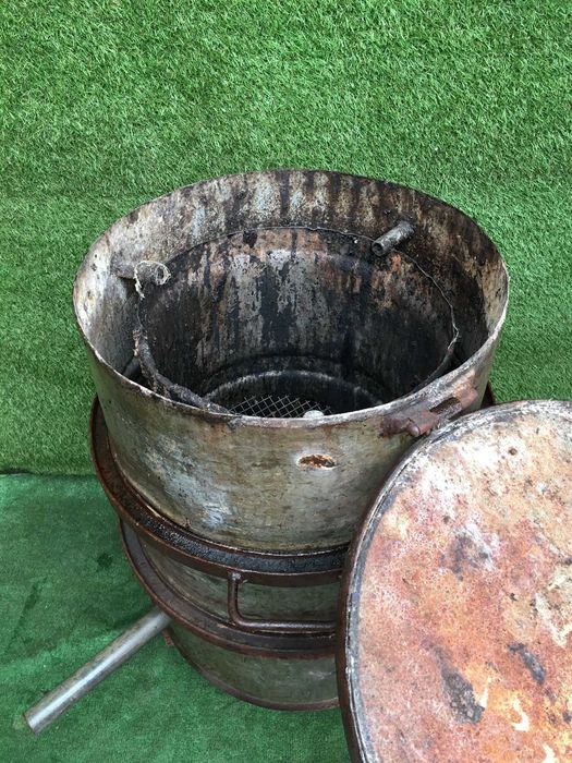 Caldeira de cozer a cera de abelha , (mel)