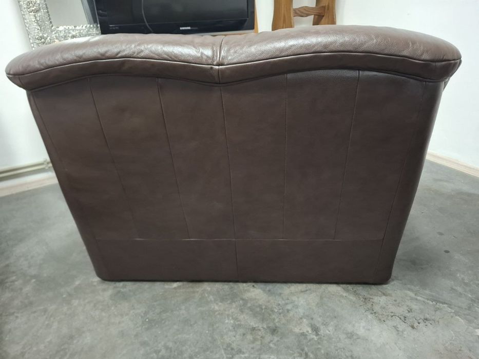 Шкіряний комплект меблів (3+2): Диван та софа у відмінному стані