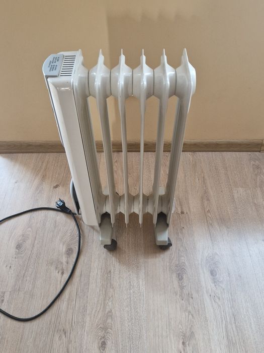 Grzejnik elektryczny mało używany. Oferta ważna .