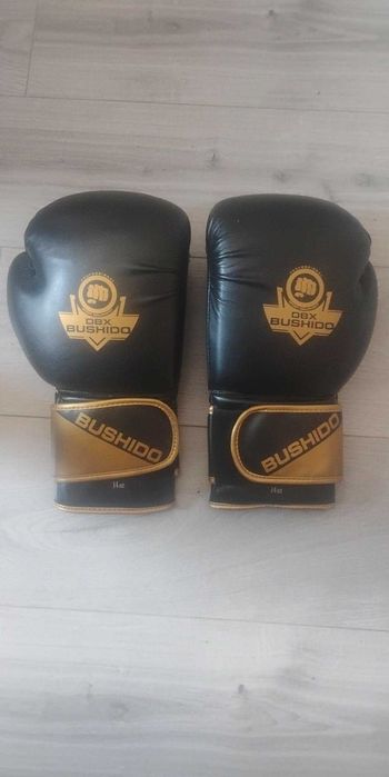 Rękawice bokserskie DBX BUSHIDO B-2v10 czarno-złote 14 oz