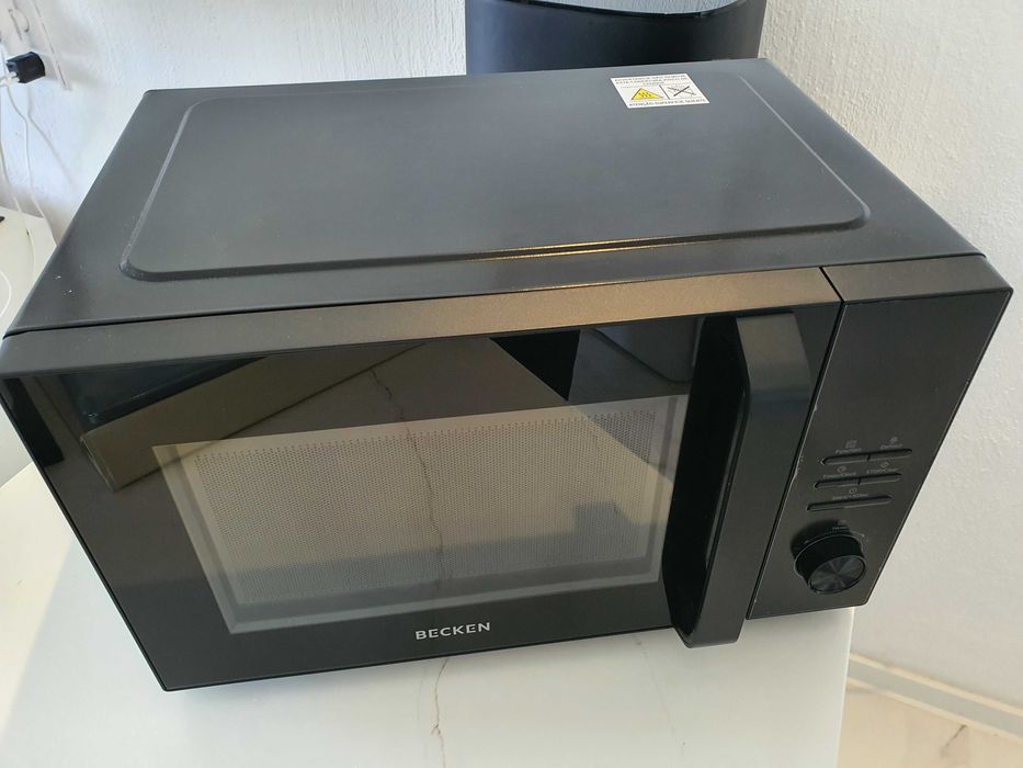 Becken Microwave Oven - Microondas com funcionalidade extra de grelhador
