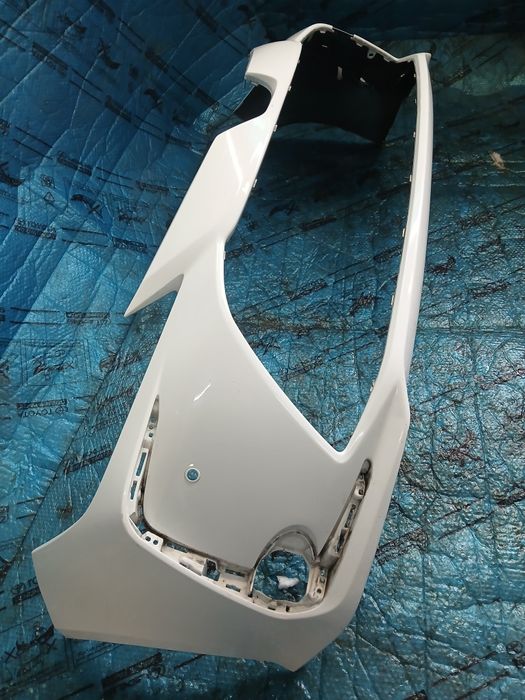 Zderzak przedni 040 TOYOTA COROLLA E21 sedan  1G3 szary 1L0 srebrny