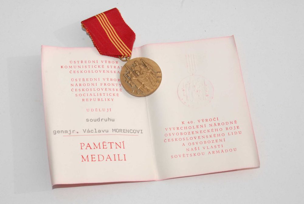 Stara medal zapinka odznaka wpinka 80 lata antyk