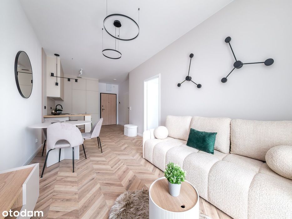 Nowe dwa pokoje z dużym balkonem, gotowe do wprowadzenia, z garderobą.