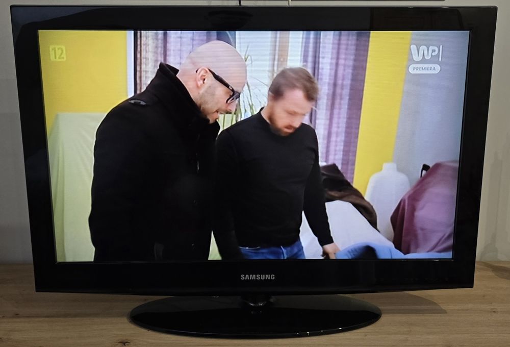 Telewizor Samsung LE32D400E1W 32" + TV pilot