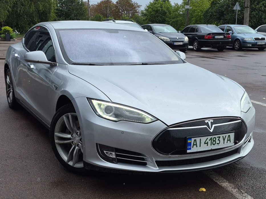 Tesla  Model  S 85