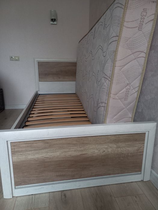 Продам ліжко + підставка + матрас