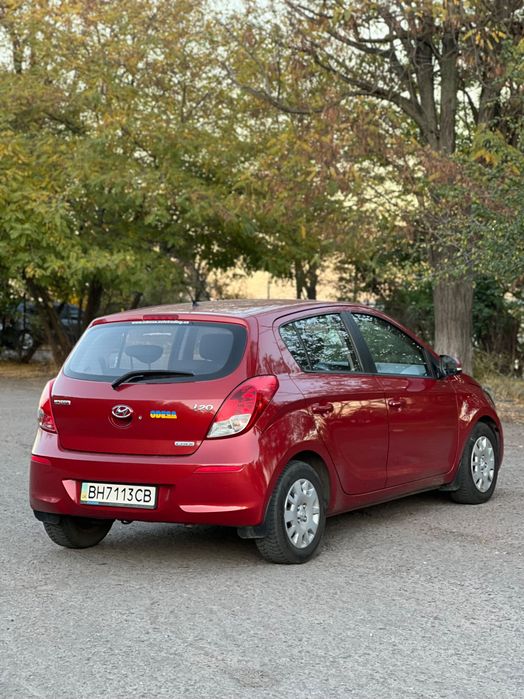 ЭКОНОМНЫЙ городской автомобиль  Hyundai i20, 2014 года
