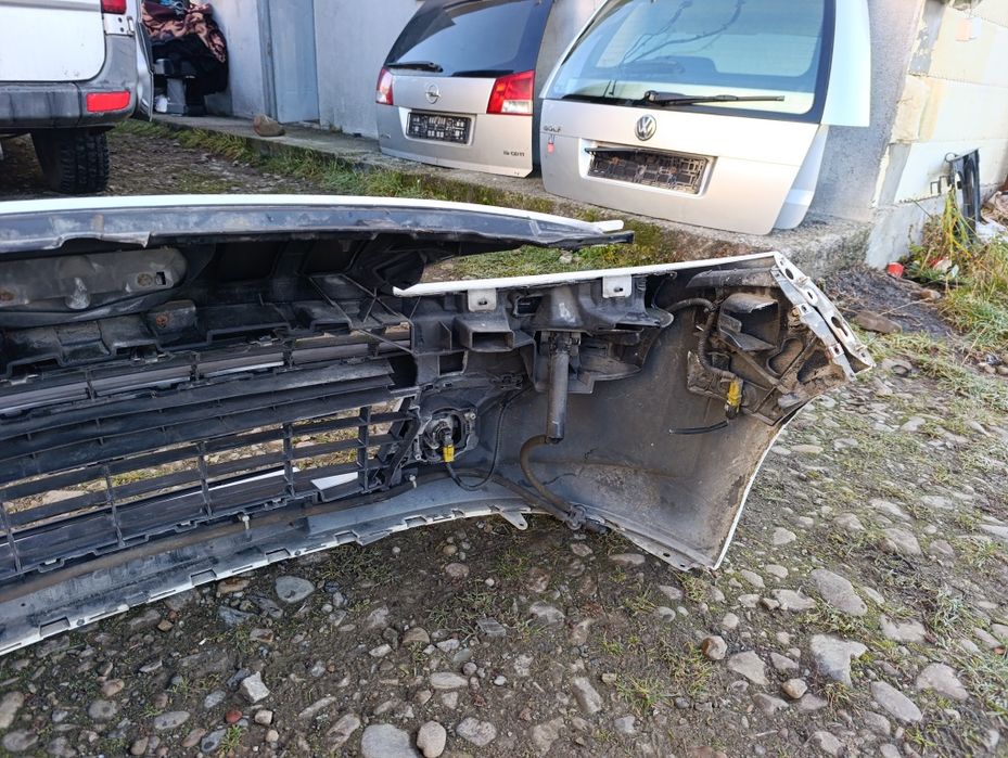 Бампер Peugeot 207 Пежо 207 бампер 2008 року випуску