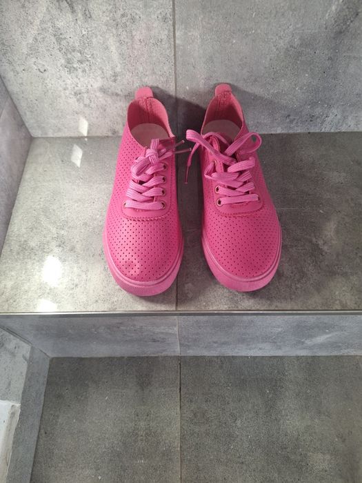 Trampki ażurowe 37 nowe