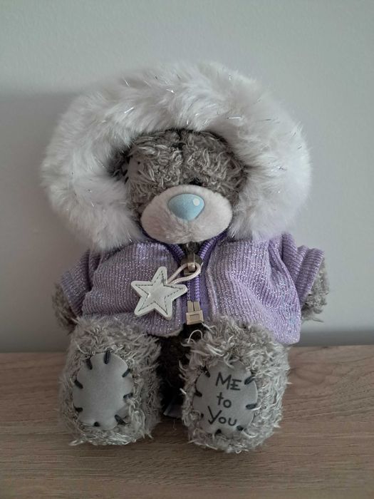 Ursinho de peluche com casaco lilás