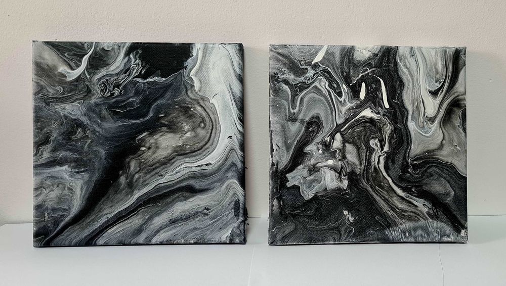 Dwa obrazy Pouring Hand Made wykonane przez dziewczynkę