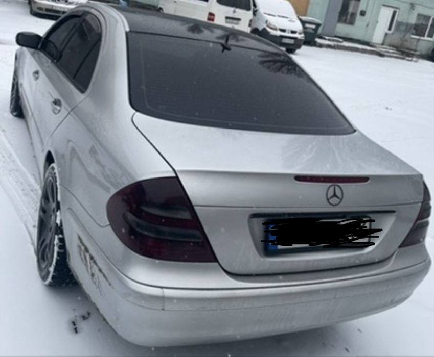 Mercedes Benz W211.   2.2