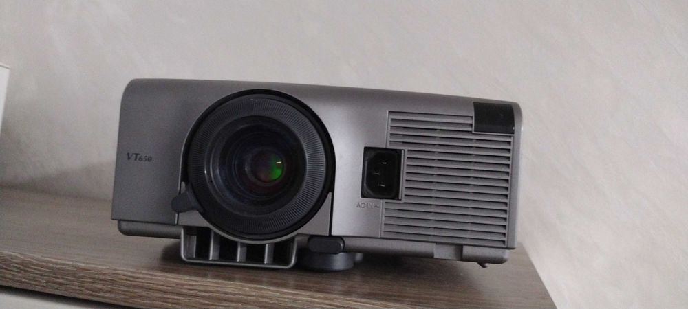 Projektor NEC vt650