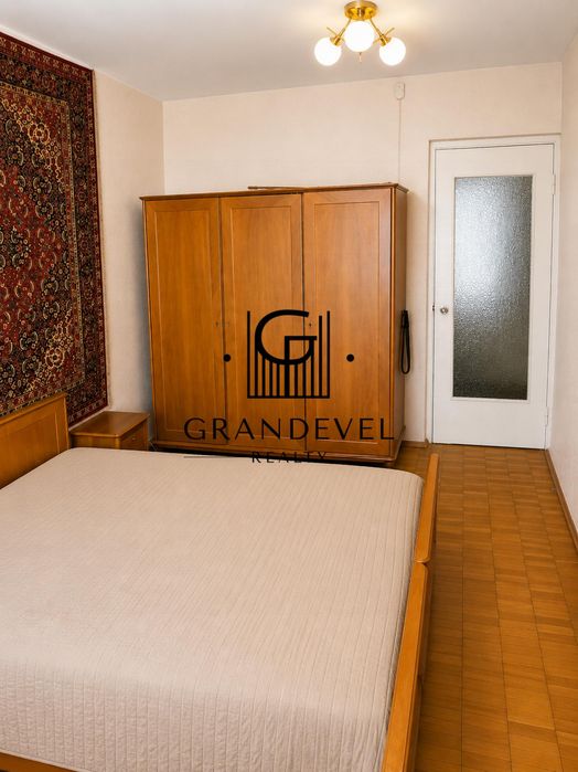 Apartment in Kyiv - More