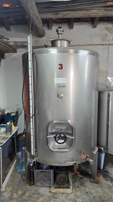 Depósitos INOX Vinho AISI 316L de 2000 e 550 lts