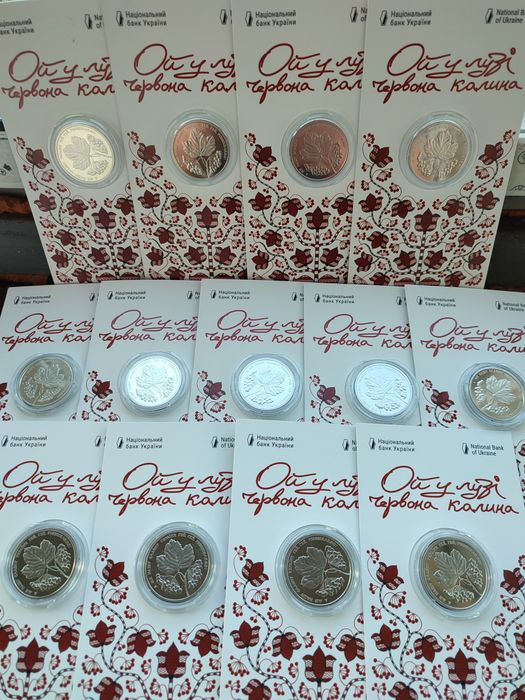 В сувенірній упаковці Пам'ятні монети НБУ 2021-2025, 2 гривні та 5 грн