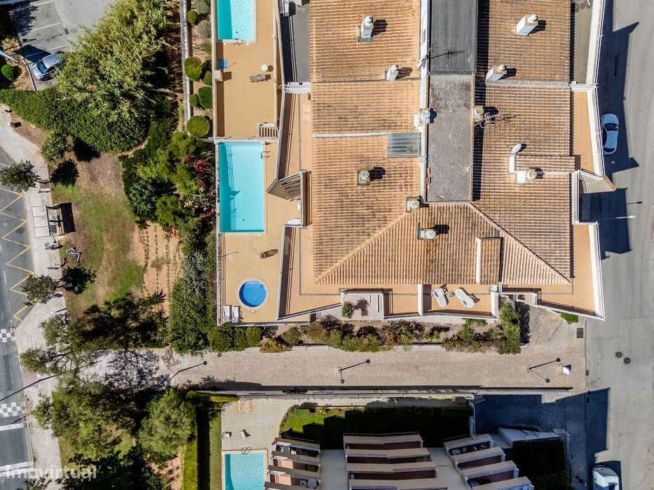 Espaçoso T2 a 400m da Praia da Rocha com Garagem Box p/ 2 Carros e Exp