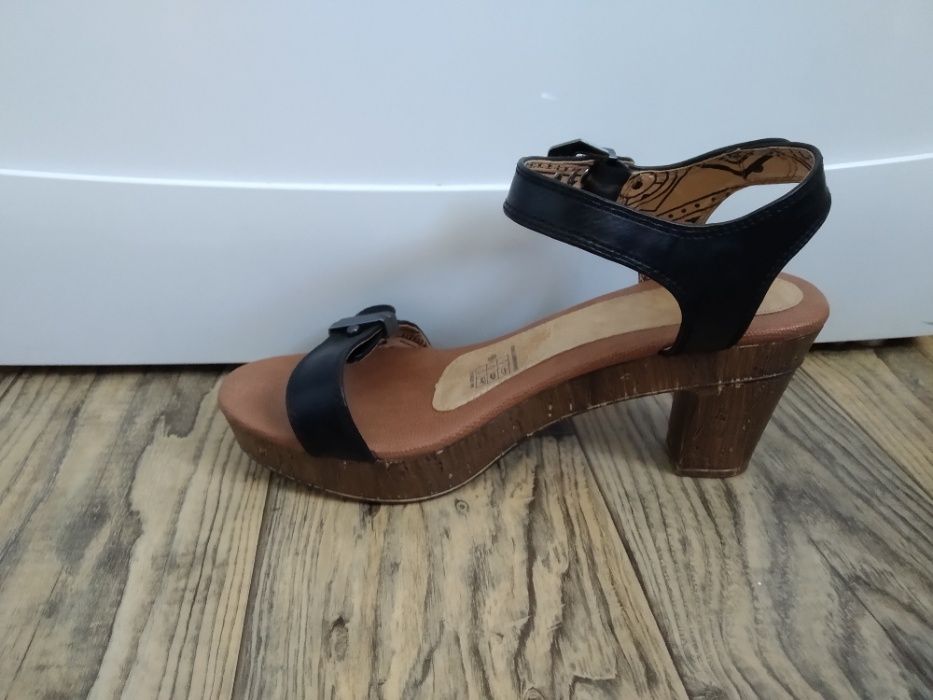 buty na koturnie