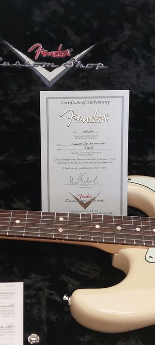 Продам Fender Stratocaster Deluxe Custom Shop