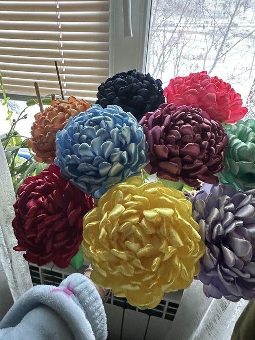 Квіти з атласної стрічки