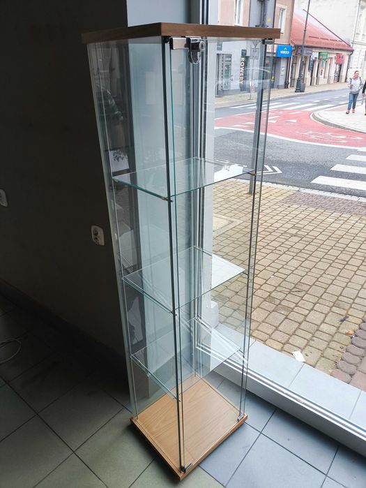 Sprzedam meble apteczne – szuflady, gabloty szklane, regały