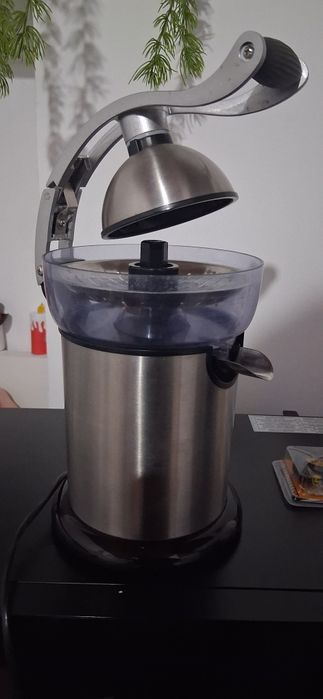 Espremedor de Sumo Elétrico Kitchen Chef , falta-lhe o Cone Espremedor