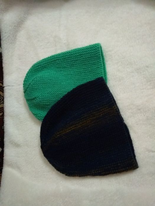 Шапки ручной работы новые, вязаные