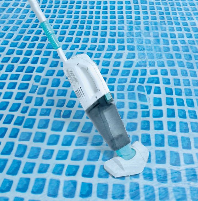 Nowy odkurzacz basenowy Intex – 50 min pracy, 2 końcówki, USB