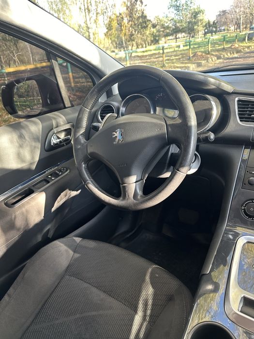 Економне авто Пежо 3008