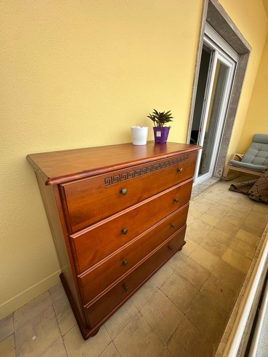 Cómoda de madeira
