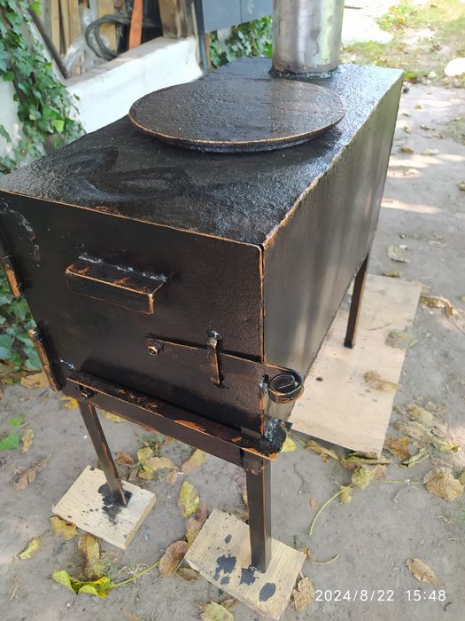 Буржуйка, пічка.