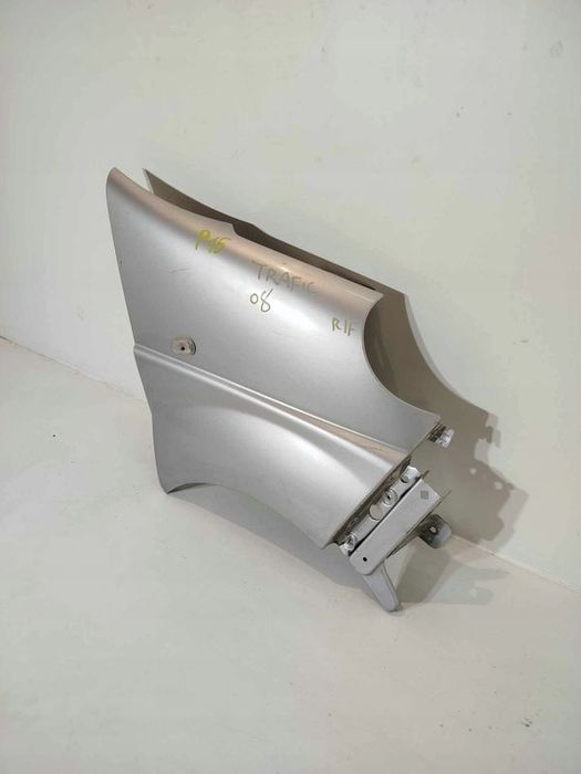 Błotnik Prawy Przód Przedni Trafic Vivaro 04-12