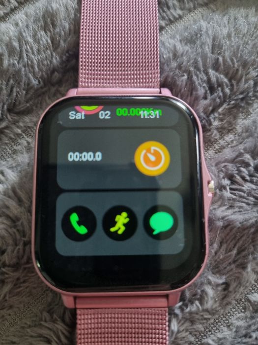 Smart watch złoty, różowy lub srebrny.